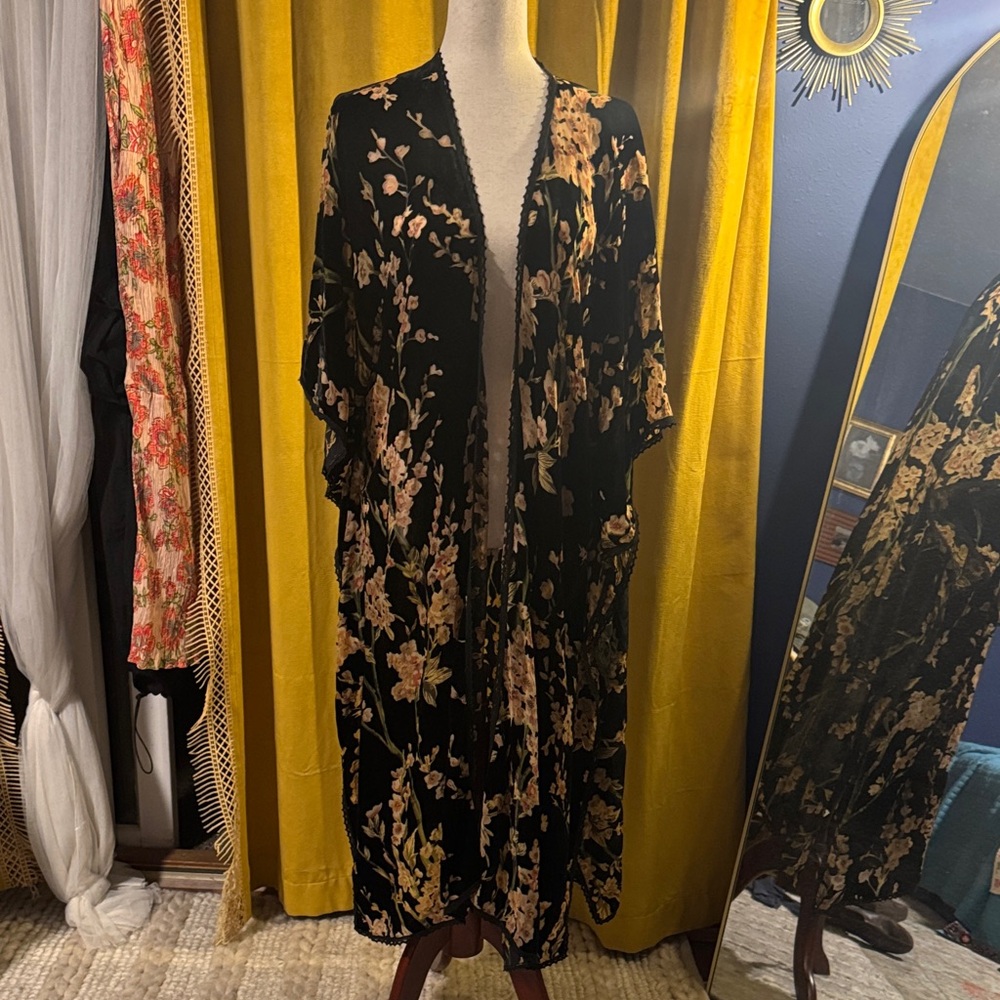 Natural Life Black and Yellow Kimono